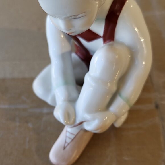 Vintage Hungarian Porcelain Aquincum Boy Figurine GUC RARE "BIN D" - Picture 5 of 9